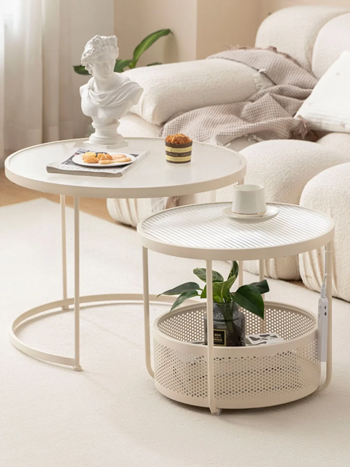 nie mała jednostka kremowa wiatr Changhong szklany stolik do herbaty salon Xiaohongshu 2023 nowa okrągła kombinacja lekkich luksusowych