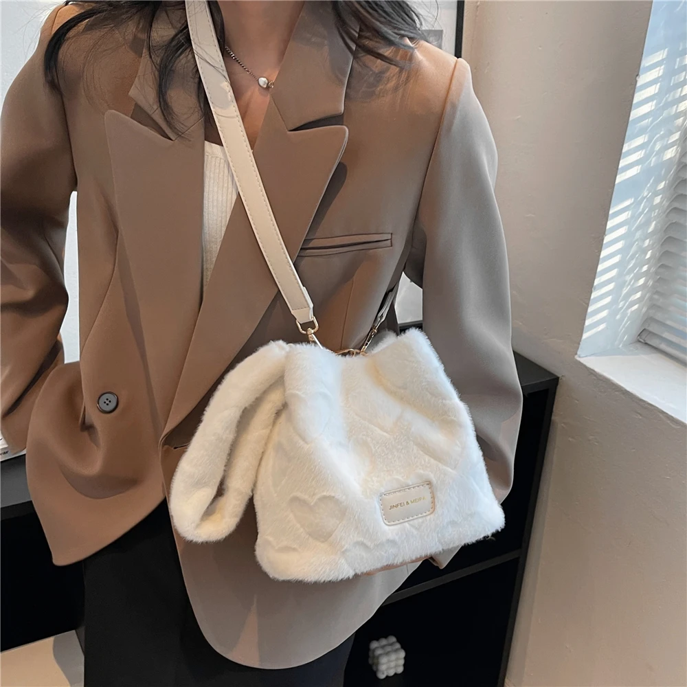 Фото Меховая сумка-мешок Hifashion из искусственного меха, сумки через плечо с верхней ручкой для женщин, зимний тренд 2022 года, дизайнерская пушистая Сумка-тоут, маленькие женские сумки №4