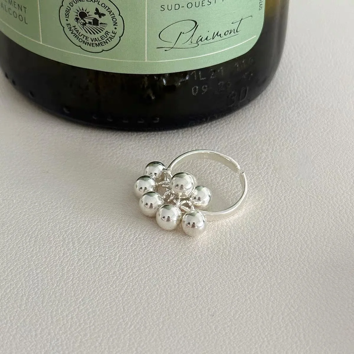 Женское кольцо с камнем-колокольчиком из серебра 925 пробы