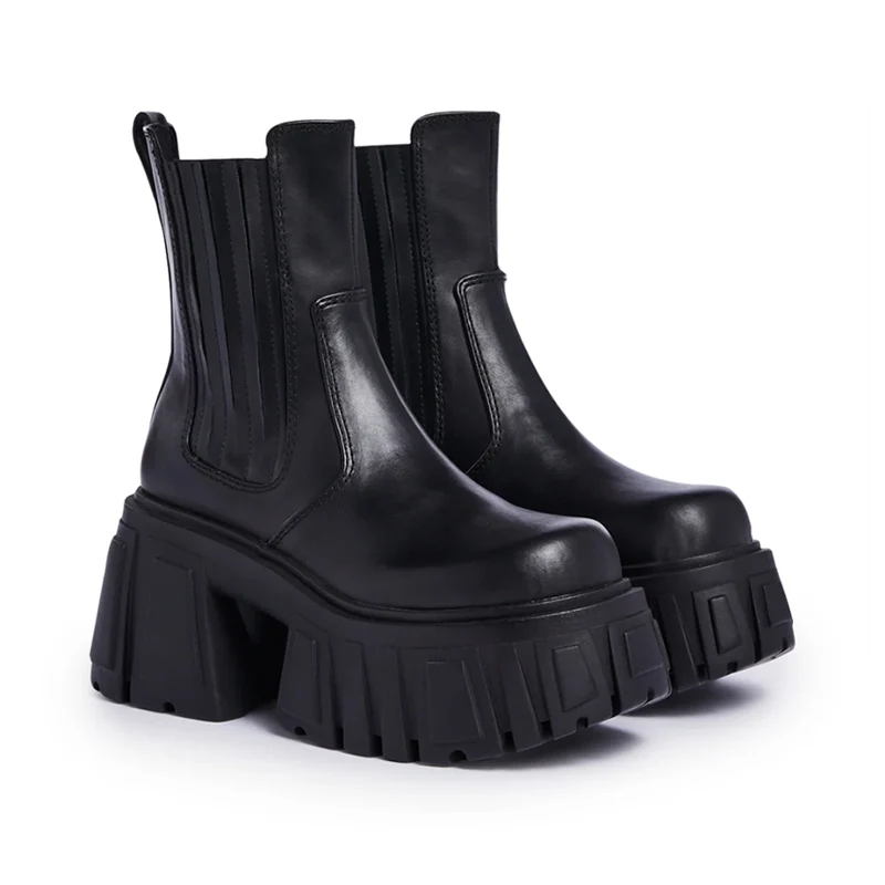 Женские осенние ботинки челси на очень высоком массивном каблуке и платформе