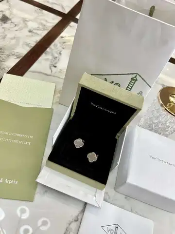 Серьги Van Cleef & Arpels