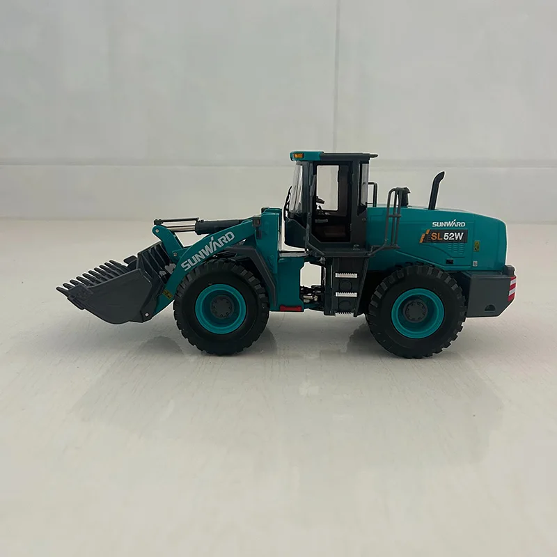 Фото Масштабная модель электрического погрузчика SUNWARD SL62W 1:35, коллекционная, из сплава, для декора №4