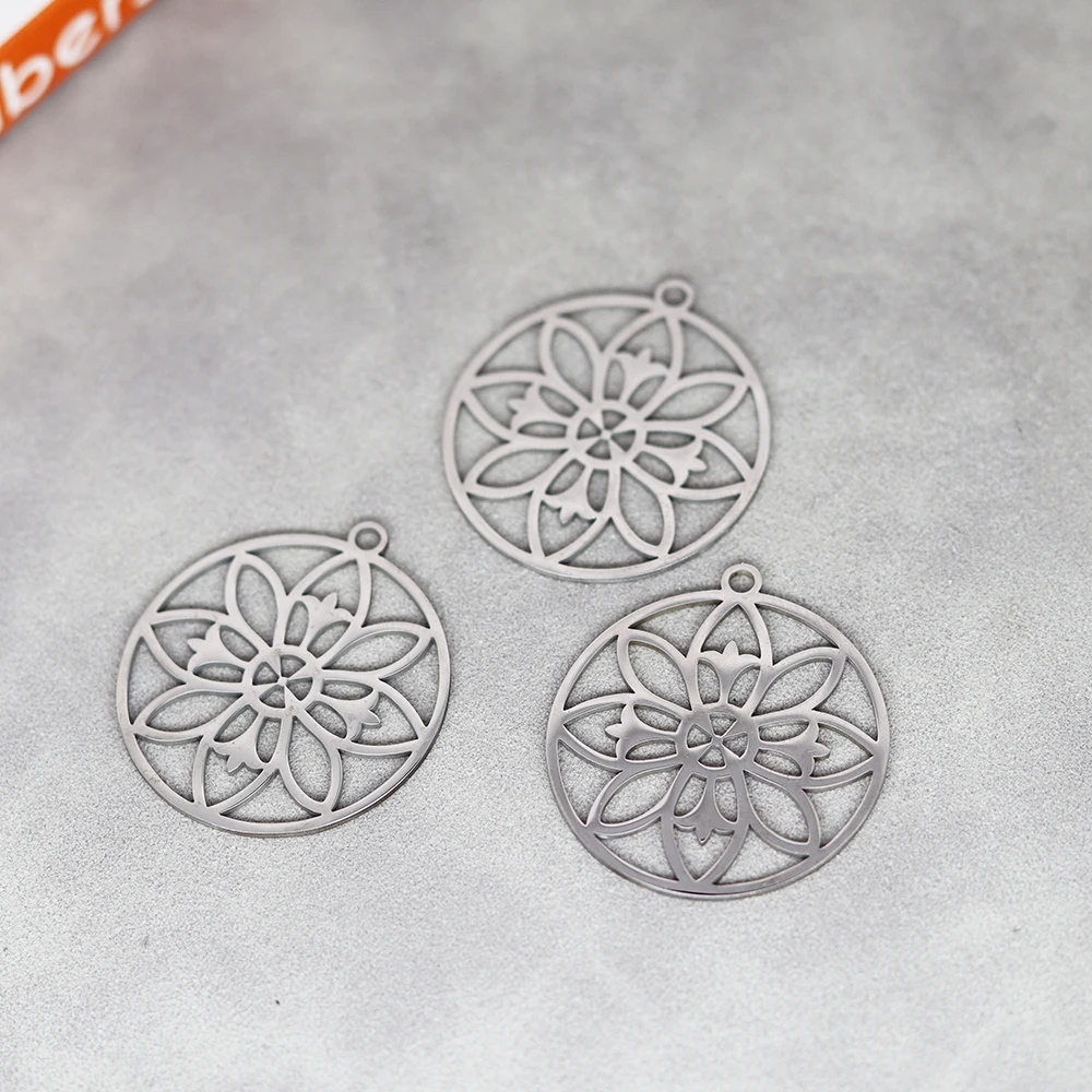 

3pcs/Lot Stainless Steel Mystical Floral Mandala Round Pendant Accessories For Fashion Jewelry Making DIY Handmade Craft