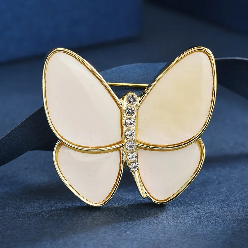 

Natural Gold Butterfly Woman Brooch Wild Badge Backpack Badge Enamel Pin Jewelry Cool Baubles Decoration Free Shipping