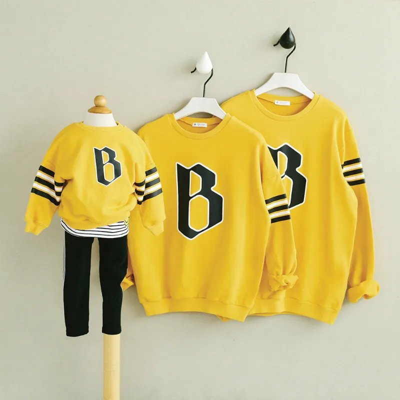 

Parent-child Outfits Family Look Sweaters Family Matching Outfits Mother Kids Striped Letter Shirts Mom Dad Son Girls Boys CL507
