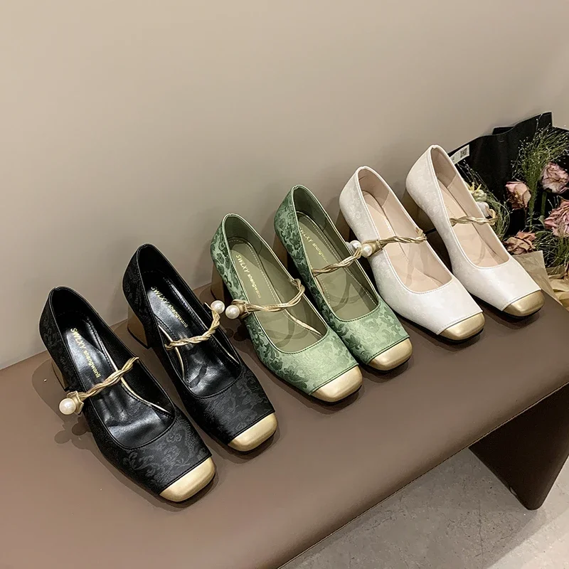 Женские туфли на квадратном каблуке однотонные туфли-лодочки с квадратным