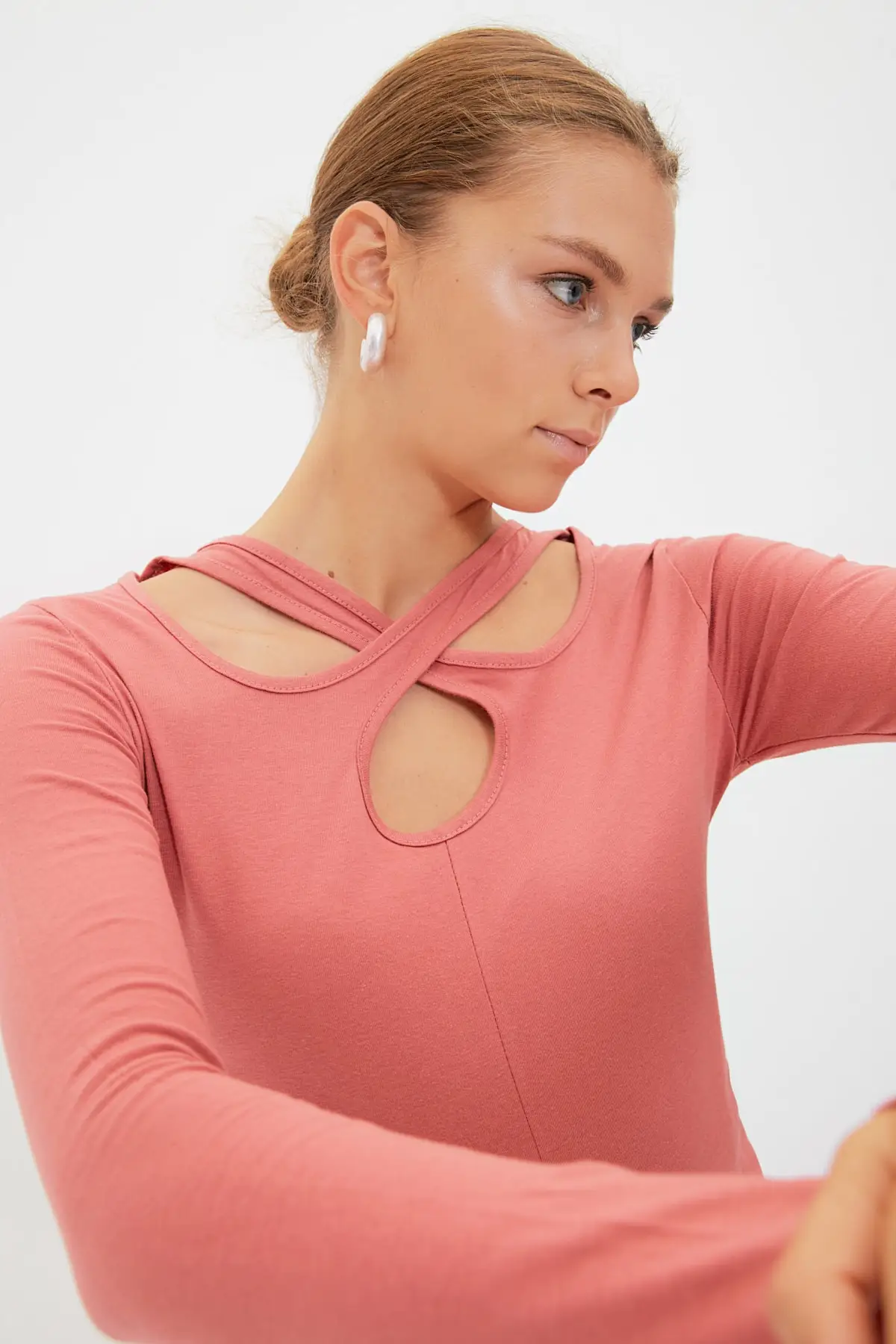 

Trendyol Cinnamon Cut Out Detail Knitted Blouse TWOAW22BZ0901