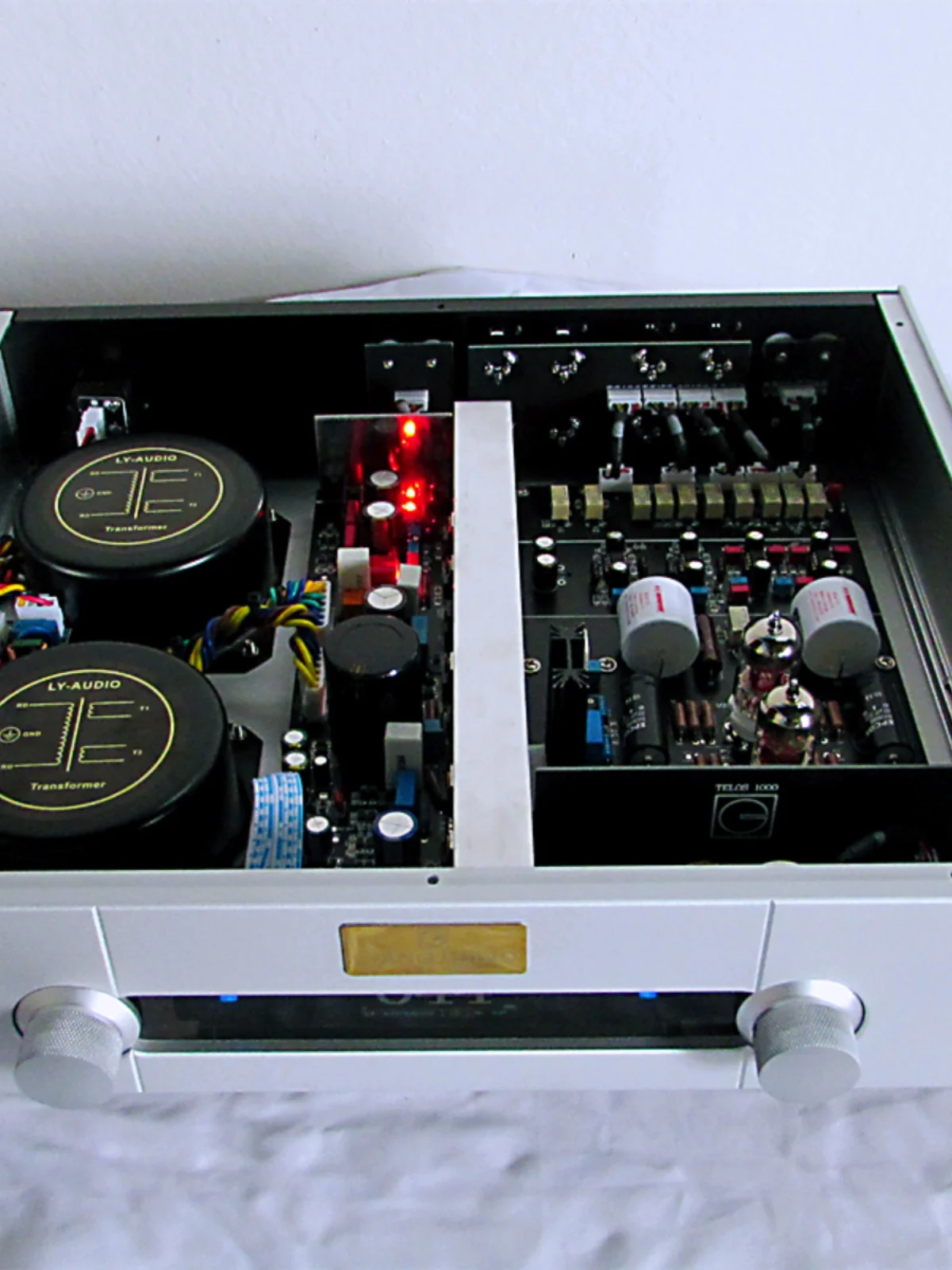 Ламповый усилитель AMXEKR T1000 PRO полностью сбалансированный с пультом