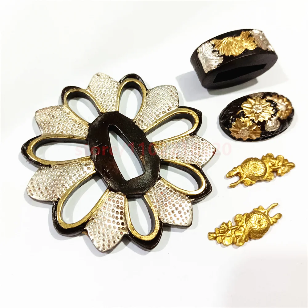 Замечательная латунная поручня Tsuba золото посеребрение Fuchi Kashira Menuki для японского