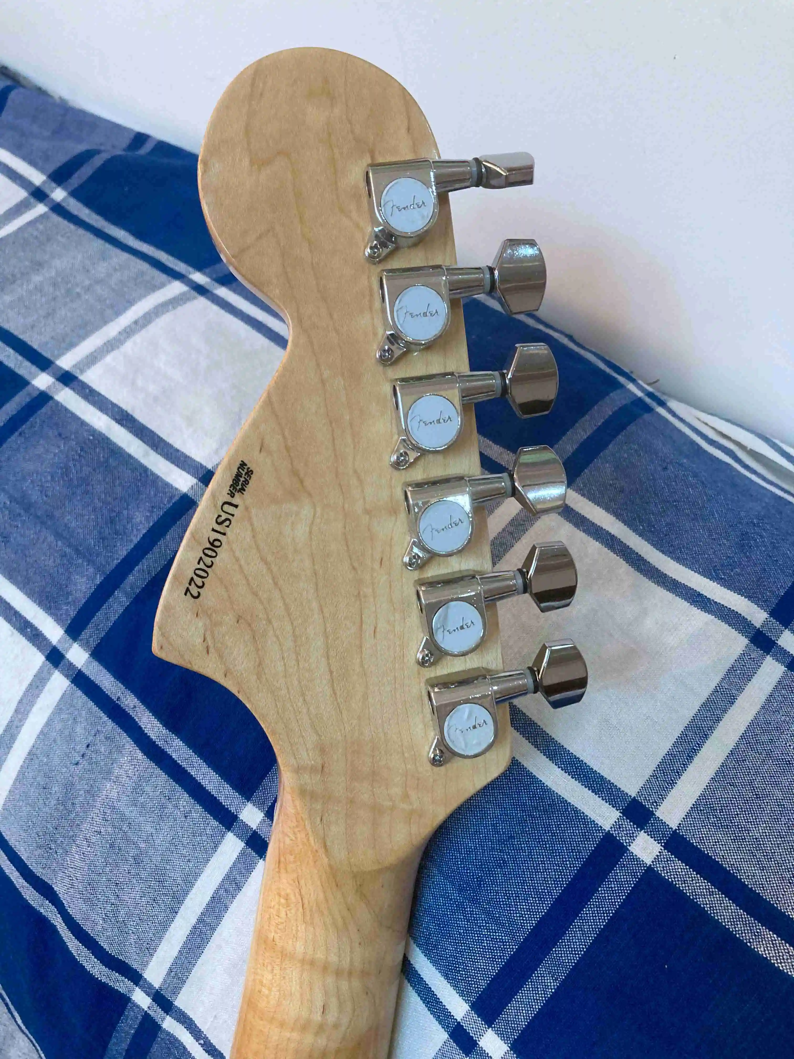 Send in 3 days stratocaste-r custom body 6 string yellow Electric Guitar stock |