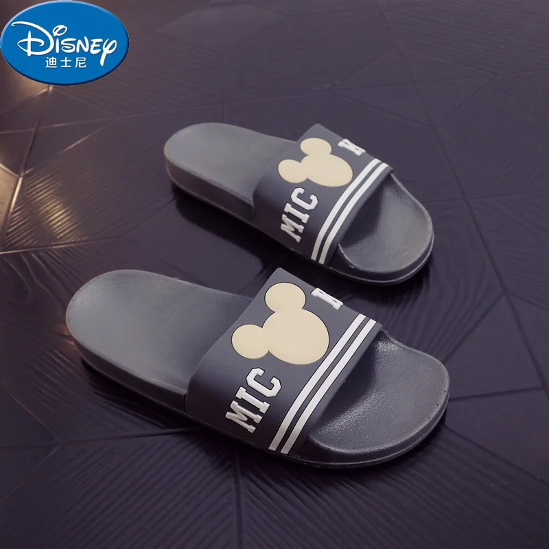 

Disney's new fashion casual flip flops non-slip large size cartoon slipper Mickey boy indoor and outdoor beach shoes 40-43