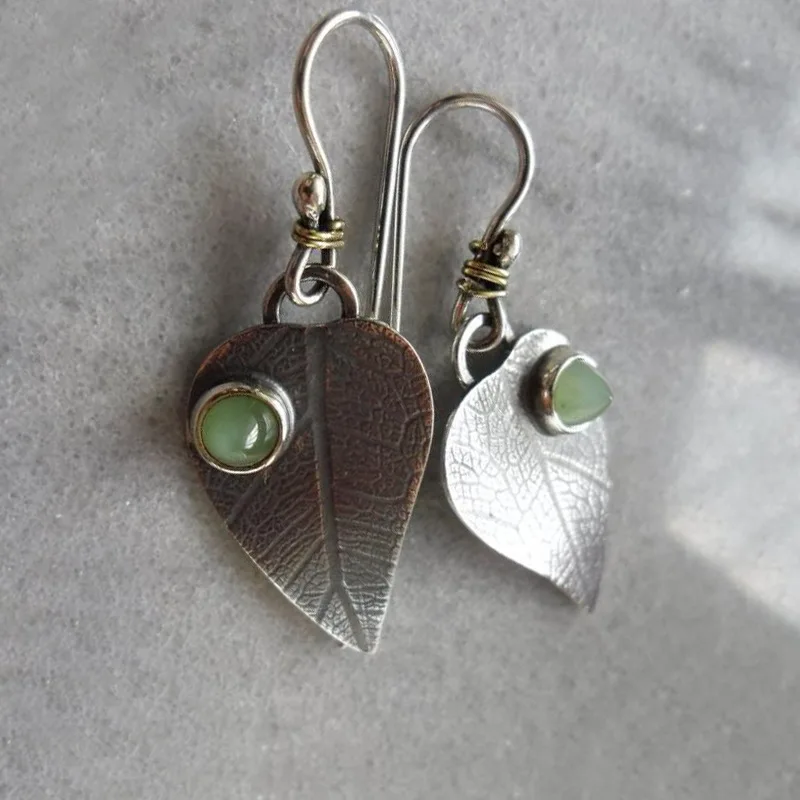 

Ethnic Silver Color Metal Water Droplet Hand Carved Leaves Earrings for Women Vintage Inlaid Green Stone Dangle Earrings Jewelry