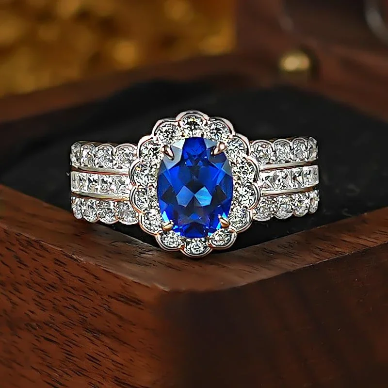 Серебряное кольцо с голубом камнем