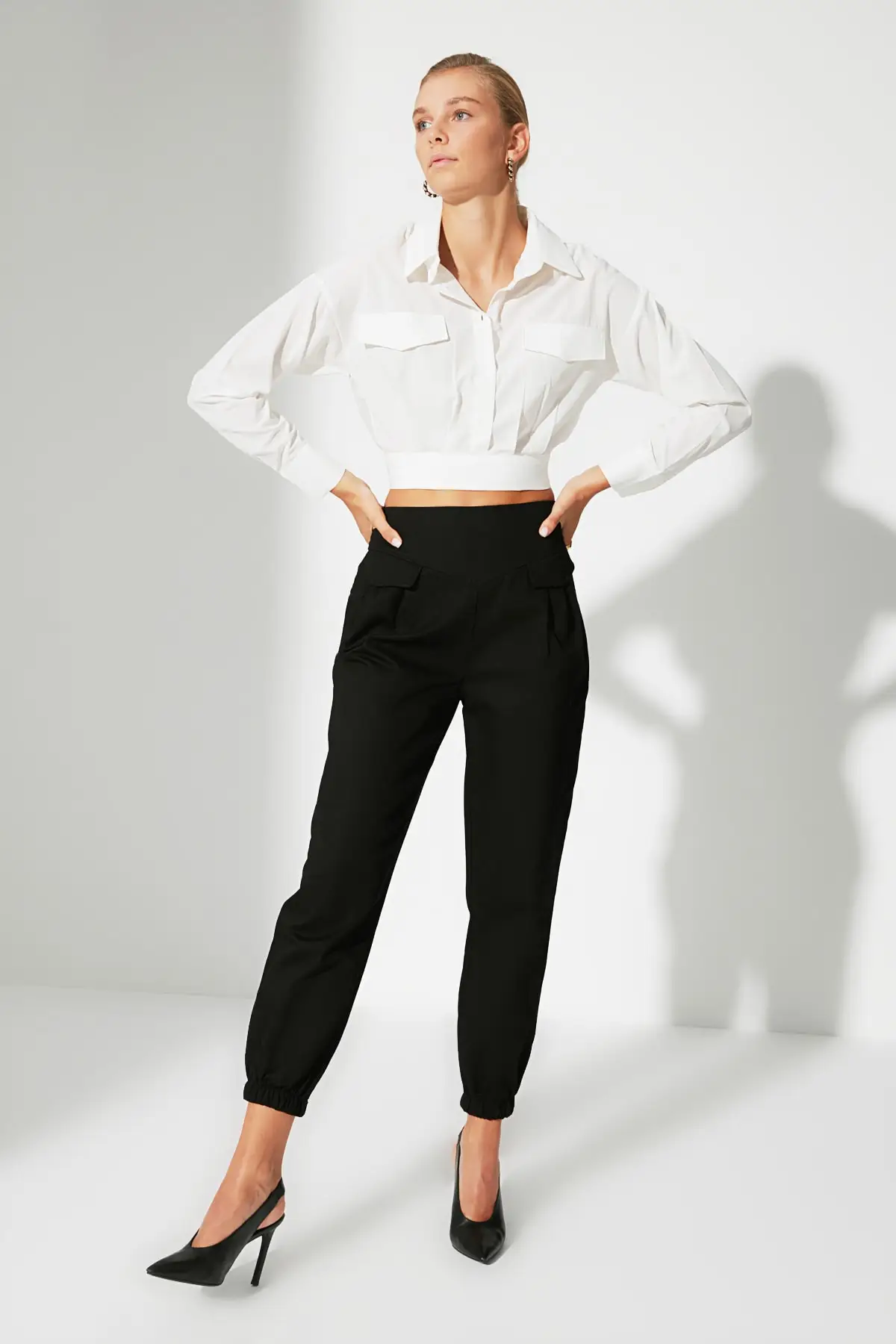 

Trendyol Crop Shirt TWOAW22GO0301