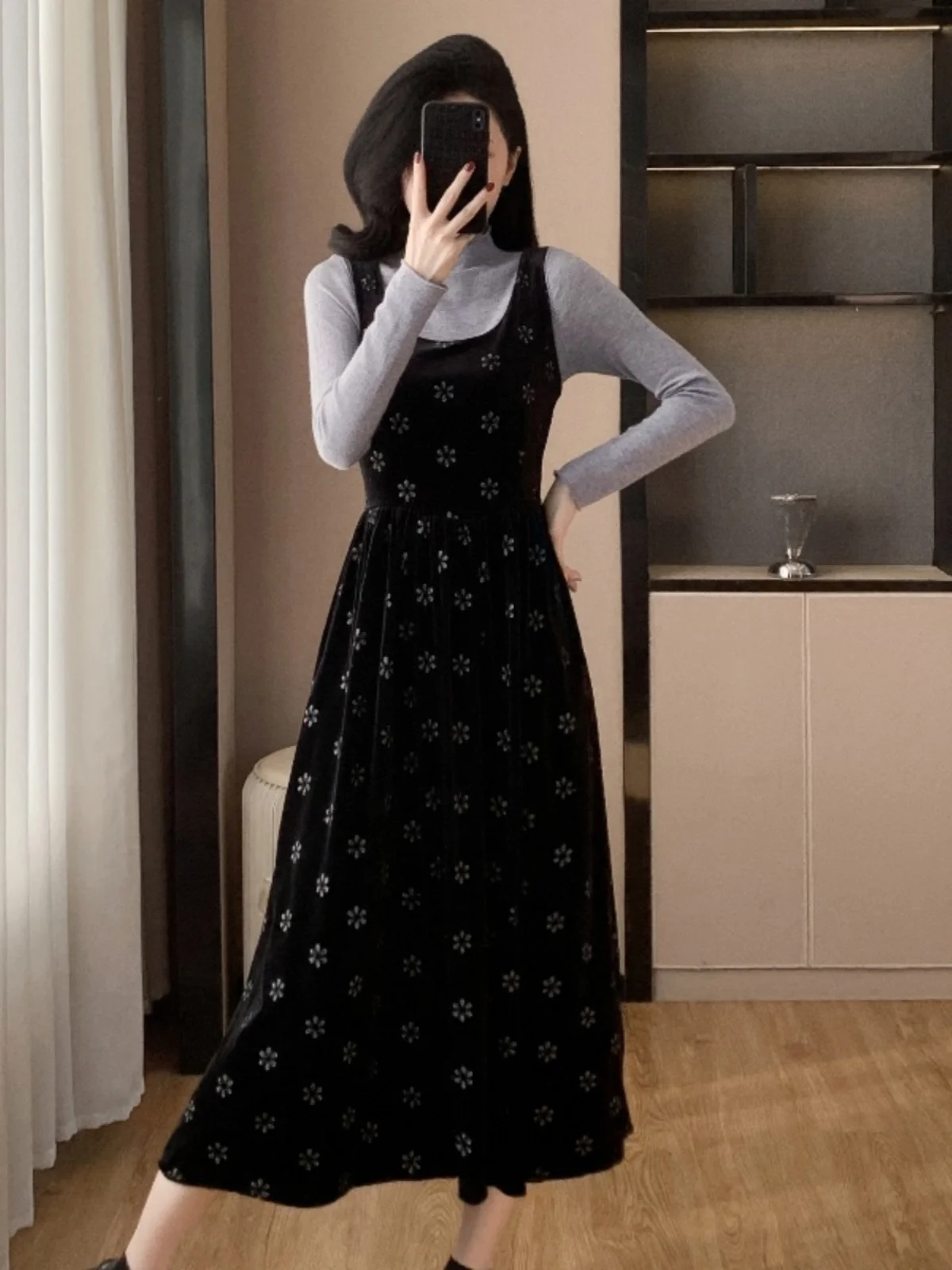 Новинка 2024 бархатное платье на бретельках с французской вышивкой облегающая