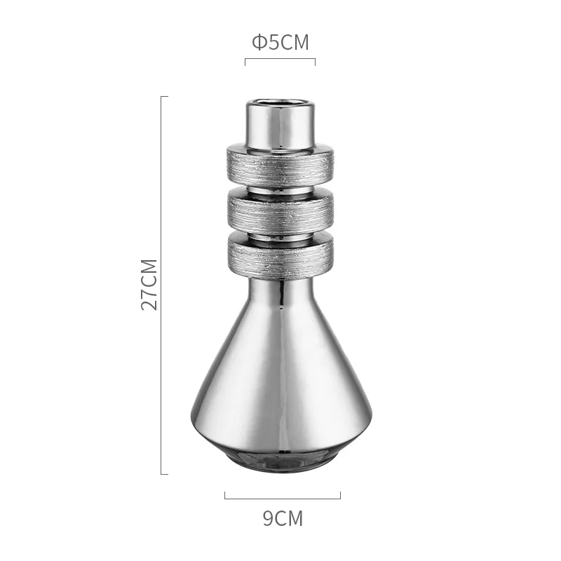 

Керамическая ваза в черно-белую полоску с геометрическим рисунком