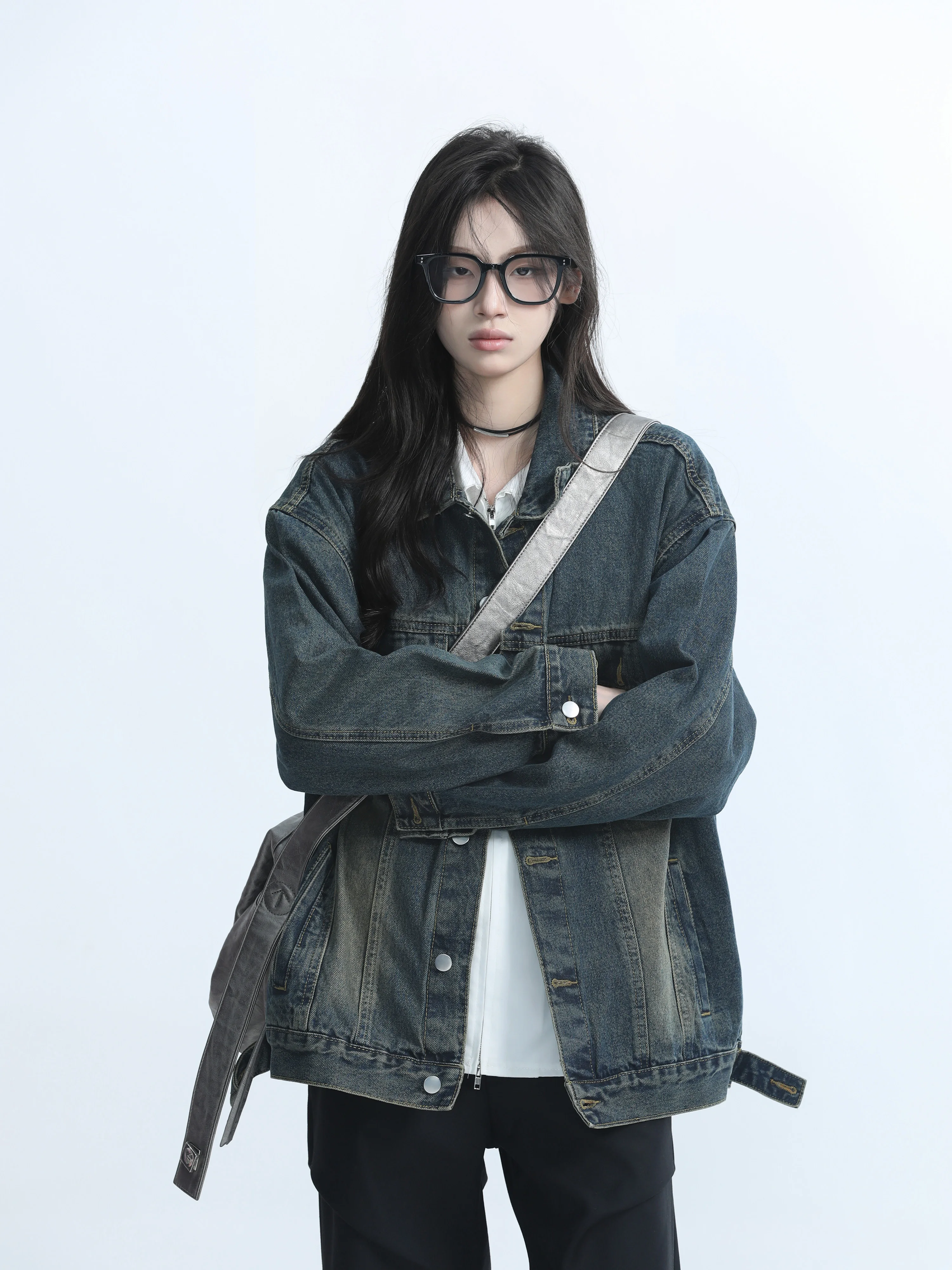 [Sitting in the Mountains] Spring and Autumn Denim jacket Women American vintage Street Design Sense Loose Washed Outerwear Tide