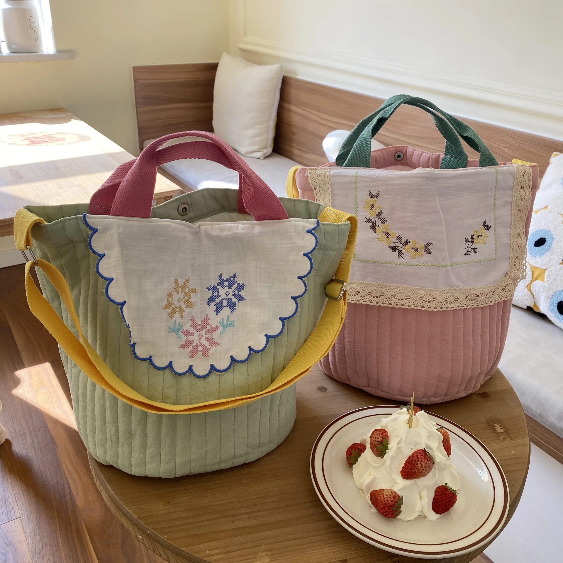 

Korean Ins Style New Embroidered Canvas Handbag Messenger Bag Large-Capacity Bucket Bag Fresh Bento Mummy Bag