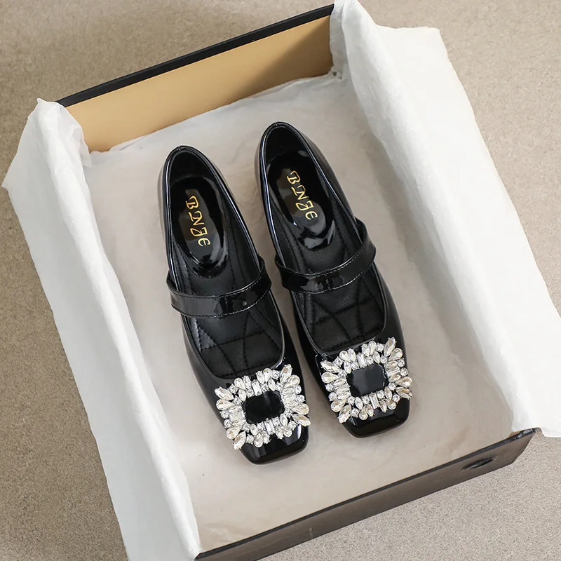 

Square Toe Chunky Heel Shoes Women Kpop Rhinestone Square Buckle Patent Leather Mary Jane Shoes Low Heel Temperament Women Shoes