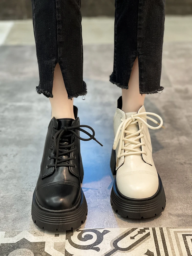 

Женские кроссовки на платформе и толстой подошве, из ПУ кожи