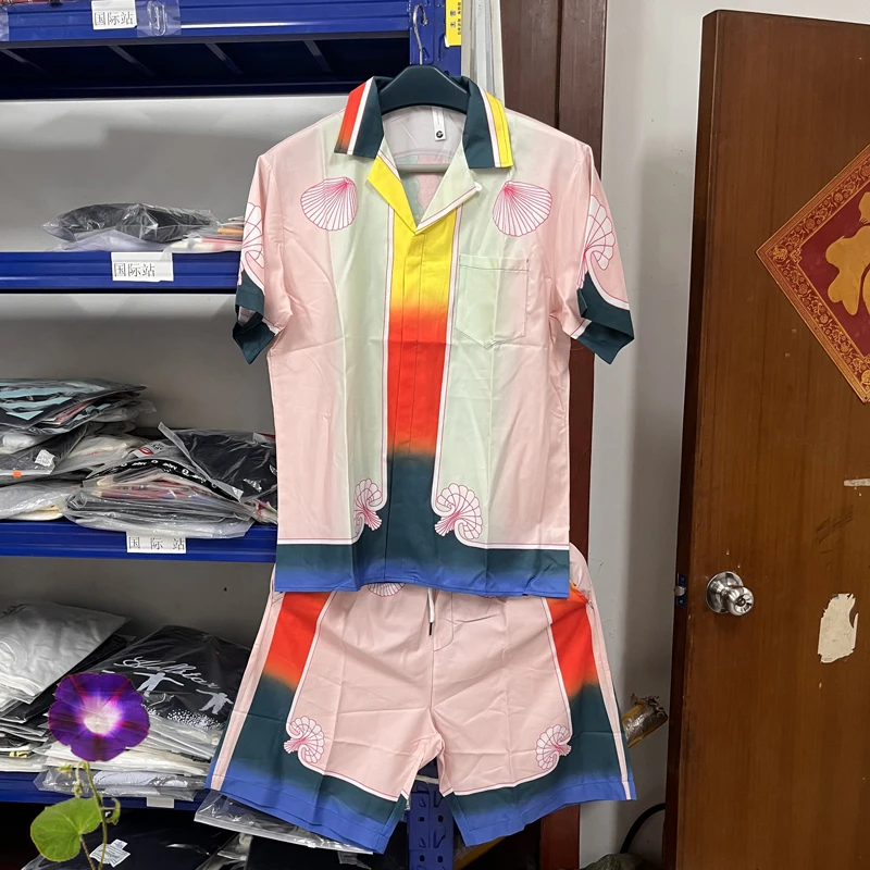 Рисунок 6 - Красочная рубашка с изображением