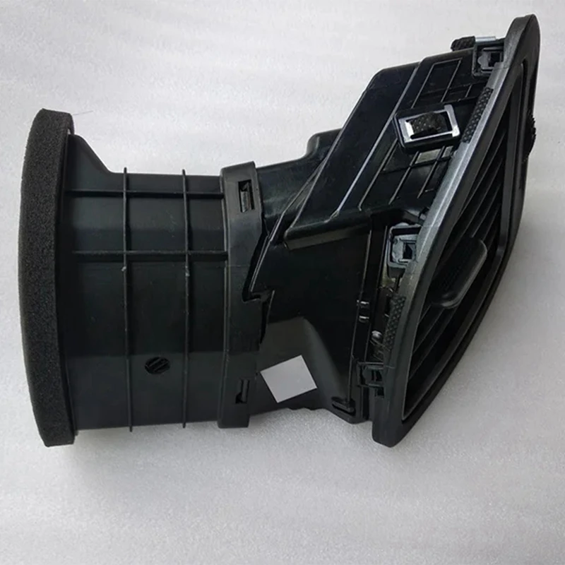 Рамка розетки кондиционера переменного тока на передней приборной панели для