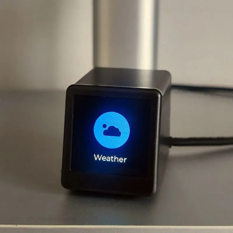 

Настольные часы GeekMagic Smalltv-pro с отображением цен криптовалют