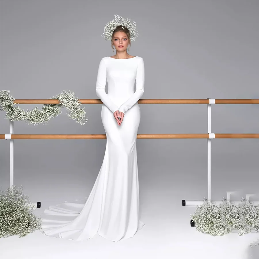 Платье свадебное с круглым вырезом длинным рукавом и открытой спиной