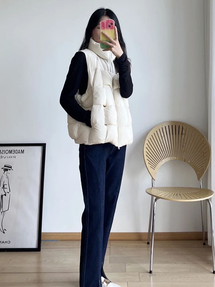 2022 Winter Waistcoat Women Fashion Woven Pattern Warm White Down Vest Jacket Female Loose Sleeveless Vests Ladies Coat