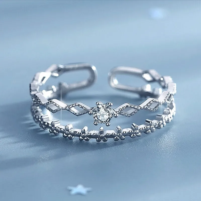 

New Simple Flowers open Rings for Women Fashion Sparkling White Glass Filled Jewelry Elegant Hollow Wedding Party Accessories
