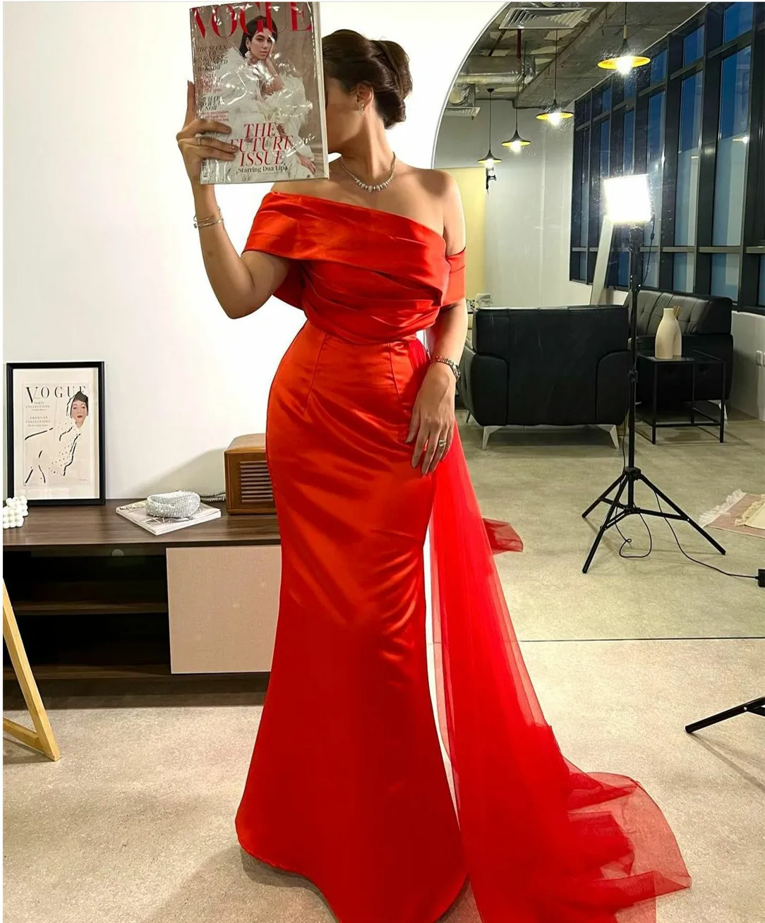 

FDY Store Classic Long Off Shoulder Red Evening Dresses Sheath فساتين سهرة Prom Dress Satin Pleats Floor Length платье на выпуск