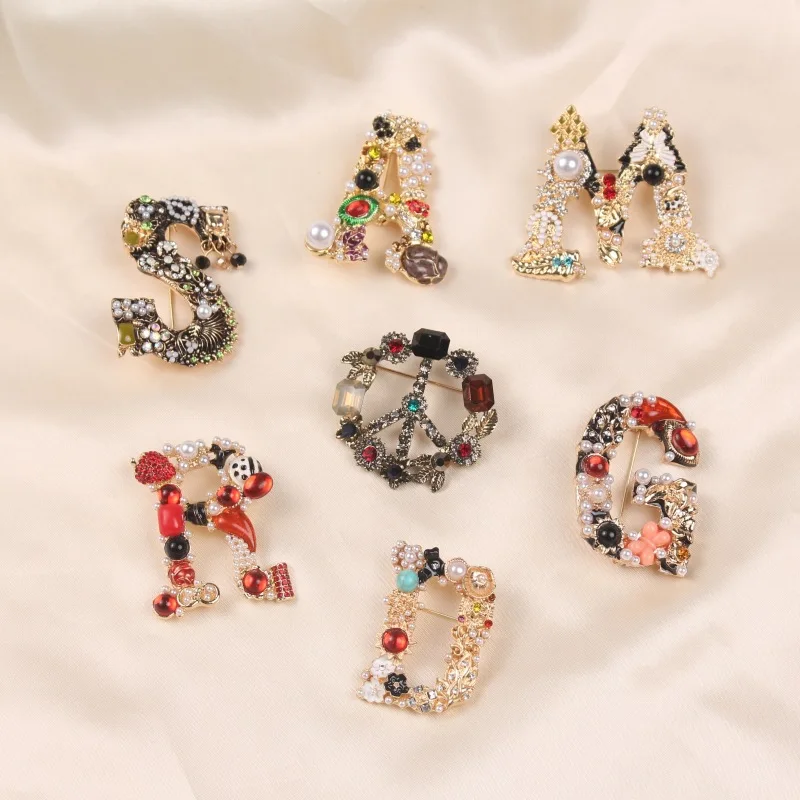 Элегантный ретро Ruili модный дизайн стразы буквенный корсаж простое пальто брошь