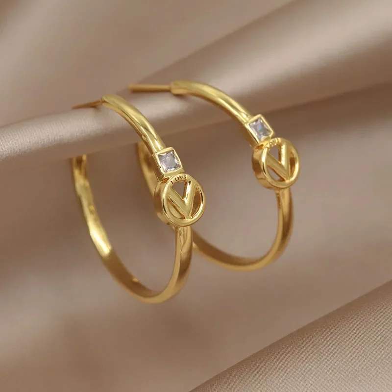 Новый дизайн серьги-гвоздики с кристаллами и буквой V модные брендовые ювелирные