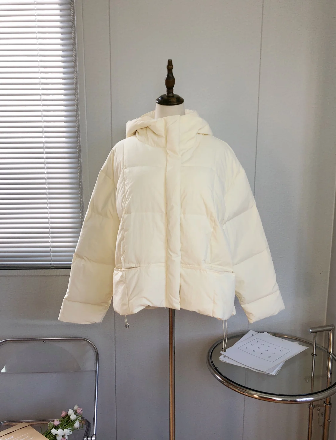 22 Учитель Afu Jiaduo Little Turtle Назад вниз 90 Белый утиный пух Пуховик с капюшоном