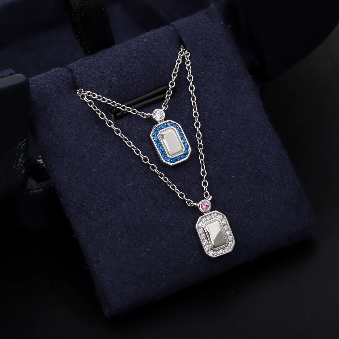 

NEW IN2023 New Popular Resin Versatile Banquet Fashion High-quality Pink Sapphire And Diamond Perfume Bottle Necklace