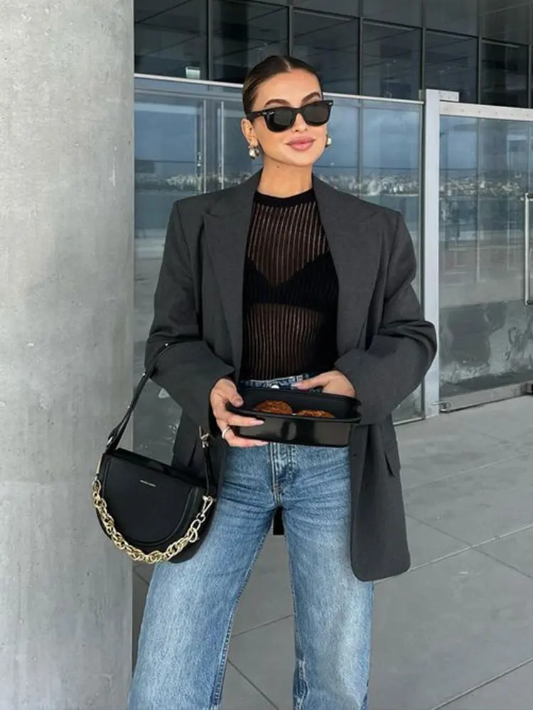 Женский однотонный трикотажный свитер с круглым вырезом