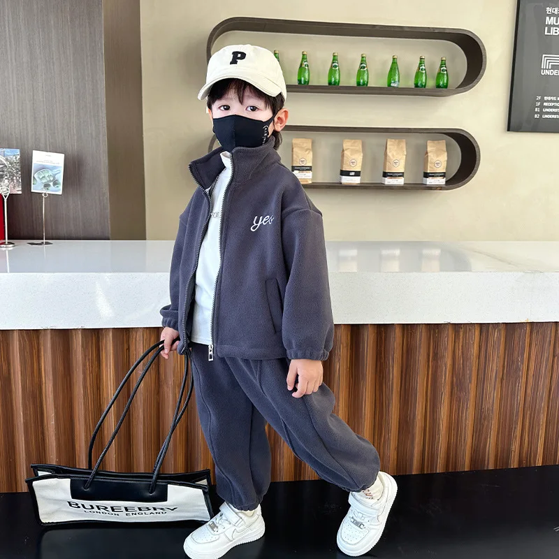 Детский флисовый костюм из свитшота и брюк на возраст 2-10 лет