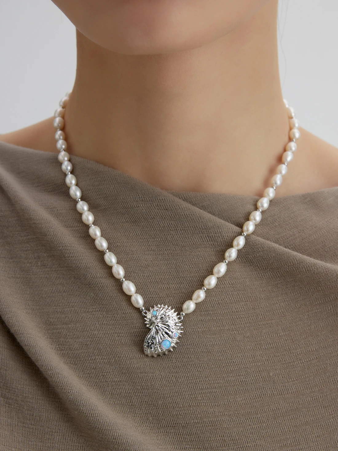 

LONDANY necklace Original vacation high-end feeling freshwater pearl opal pendant necklace collarbone chain neck chain