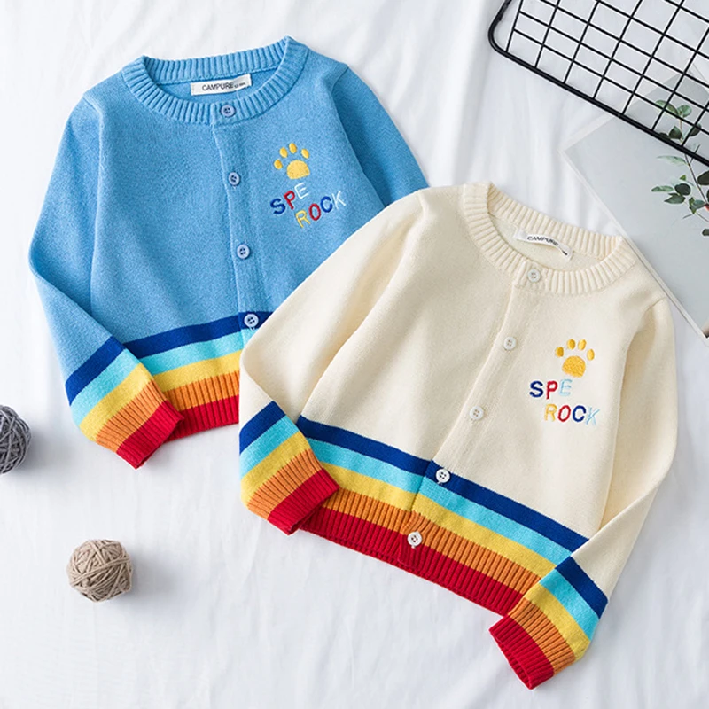 Демисезонный вязаный кардиган в полоску с длинным рукавом и вышивкой