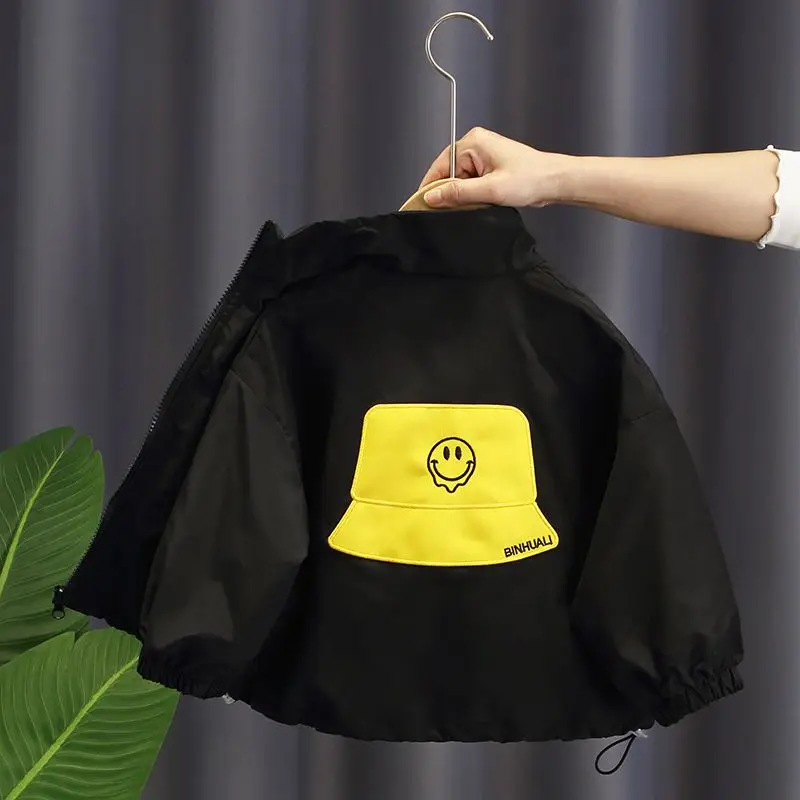 

Ветровка детская демисезонная с мультяшным принтом и надписью