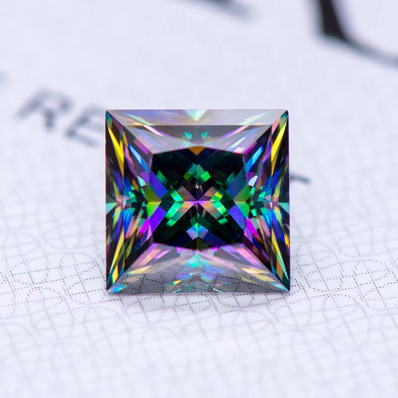 Муассанит драгоценный камень огранка принцессы радужно-зеленый цвет выращенный