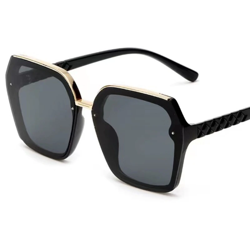 

2022 Classic Men's Square Sunglasses Fashion Brand Designer Rivet Retro Women Sun Glasses UV400 Beckham Style Driver Eyewear