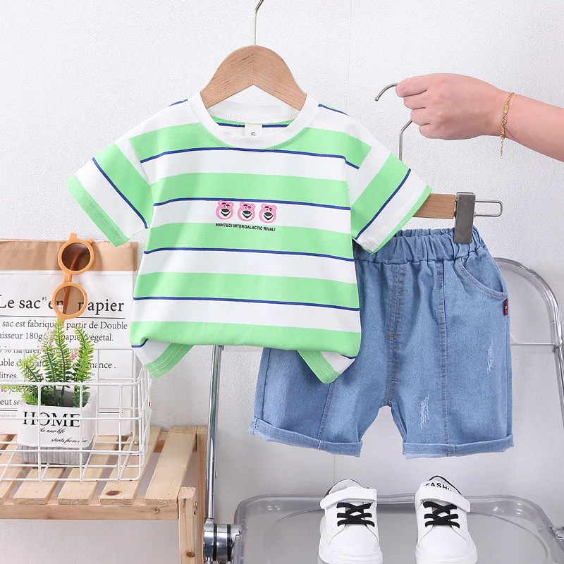 

Детская эксклюзивная Одежда для мальчиков, корейские футболки в полоску с круглым вырезом и короткими рукавами и джинсовые шорты, летняя детская одежда 2023