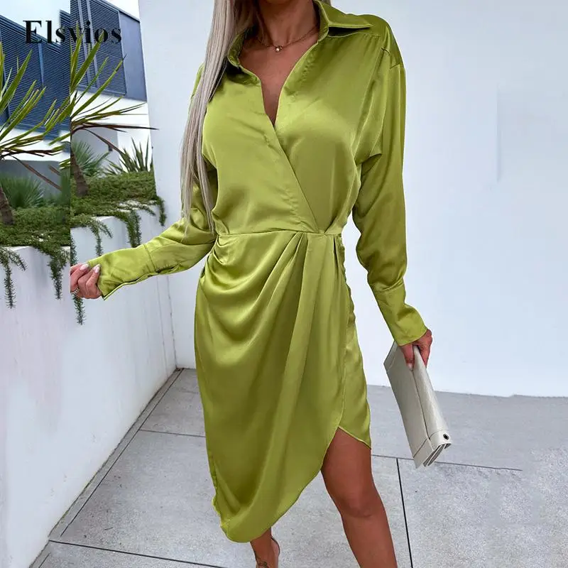 

Женское атласное платье-рубашка с драпировкой, с отложным воротником