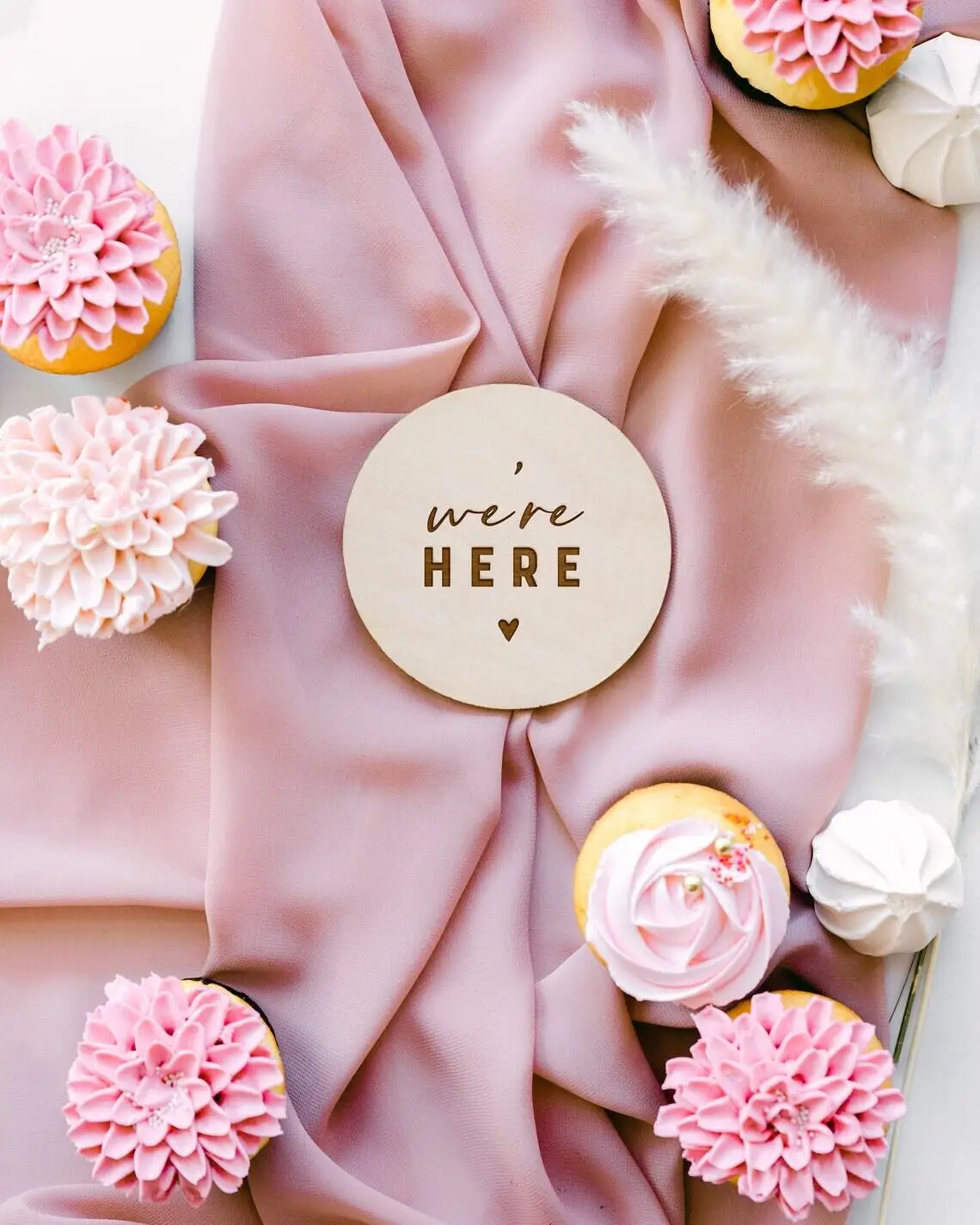 Мы здесь Новорожденные двойные детские объявления детская деревянная вывеска