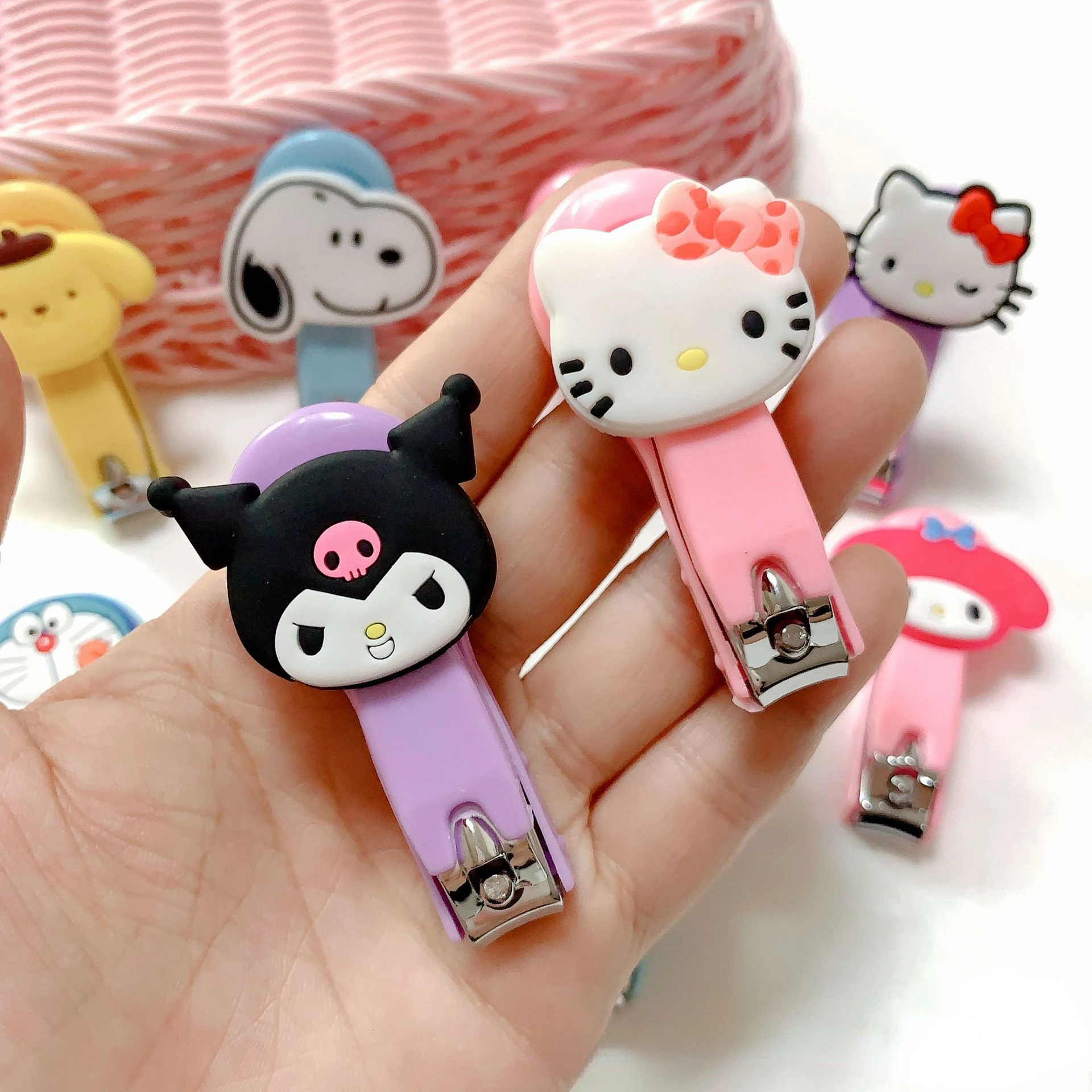 

Кусачки для ногтей Sanrio серии Hello Kitty Kuromi Melody из нержавеющей стали милые Мультяшные портативные кусачки для ногтей для девочек младенцев дете...
