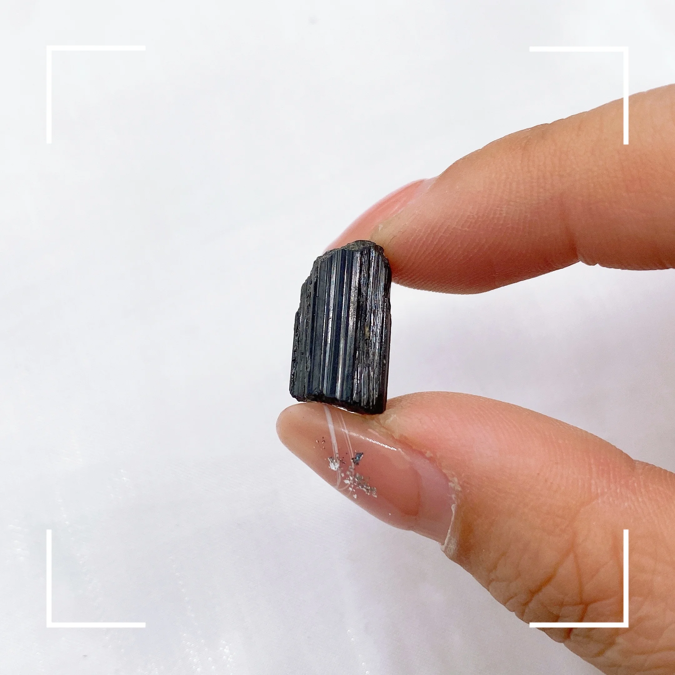 

Необработанный черный турмалин