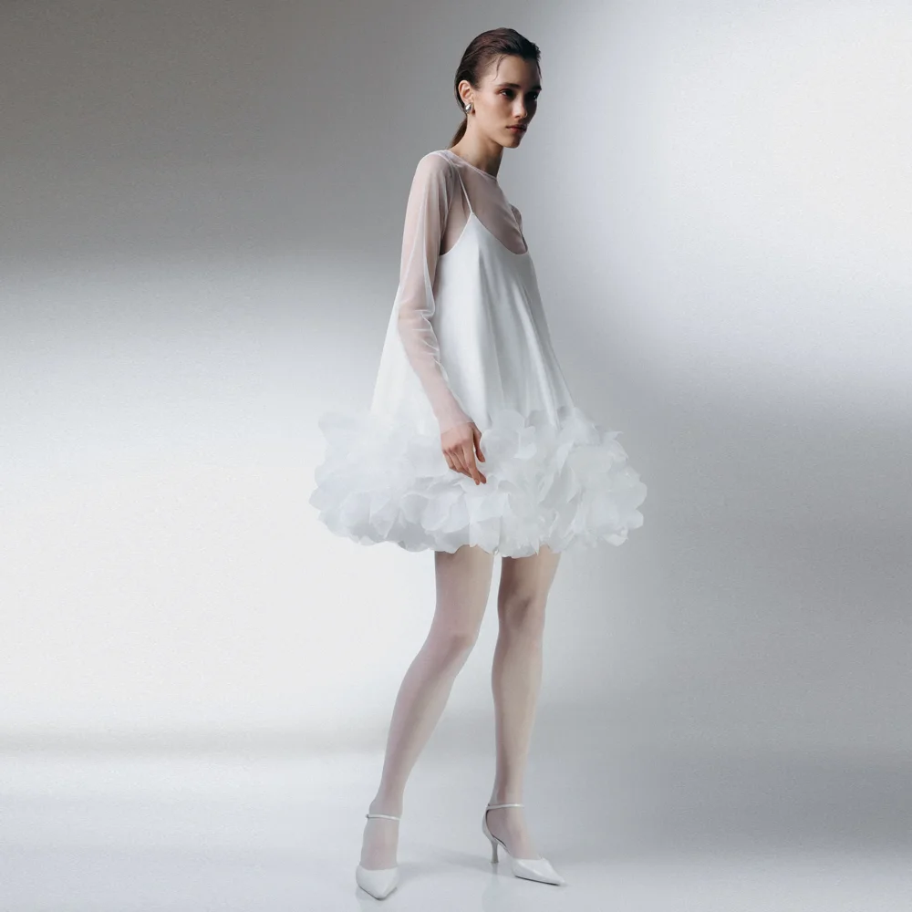 Чисто белые женские платья трапециевидной формы с оборками и прозрачными