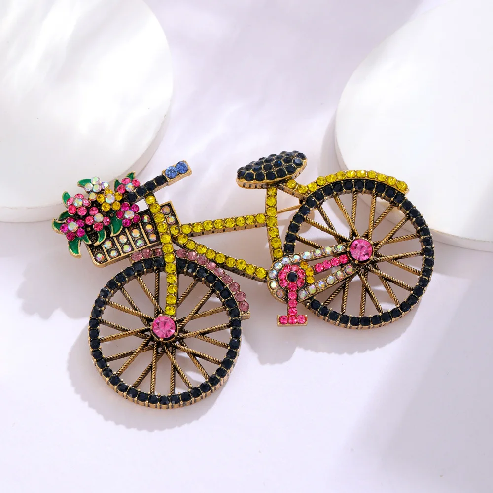 

2023 New Cute Girl Simple Brooches Pins Vintage Colorful Rhinestone Flower Basket Corsage for Women Fashion Jewelry Accessories