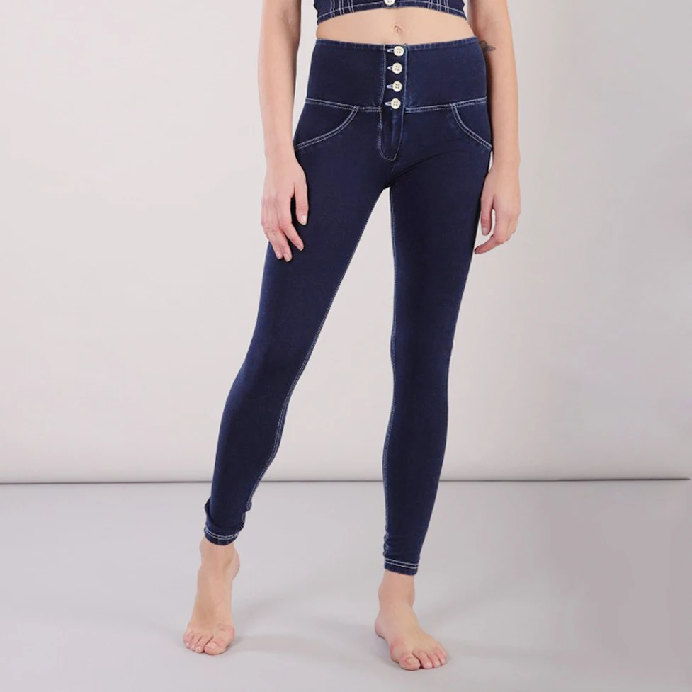 

Джинсы женские с эффектом пуш-ап и высокой талией